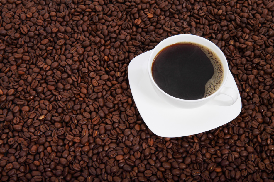 Prečo by ste mali piť čerstvo praženú kávu